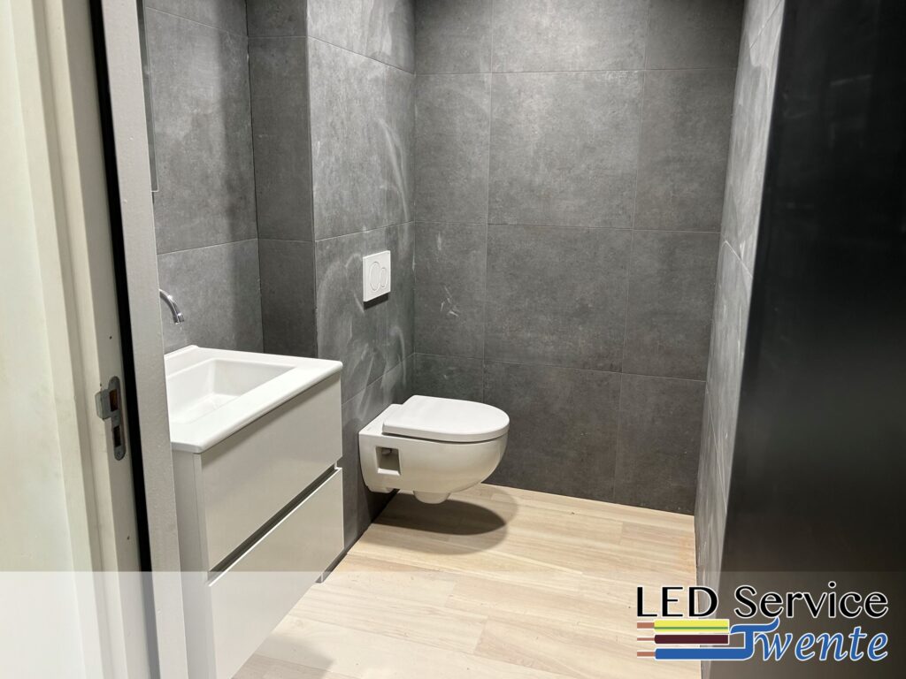 LED downlight toilet